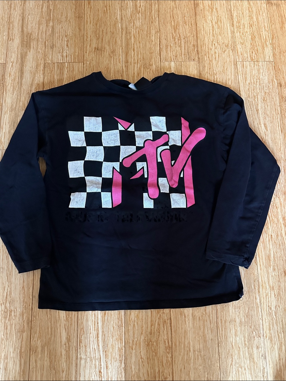 MTV Black Long-Sleeve T-shirt with Pink Logo and White Checkerboard Zara